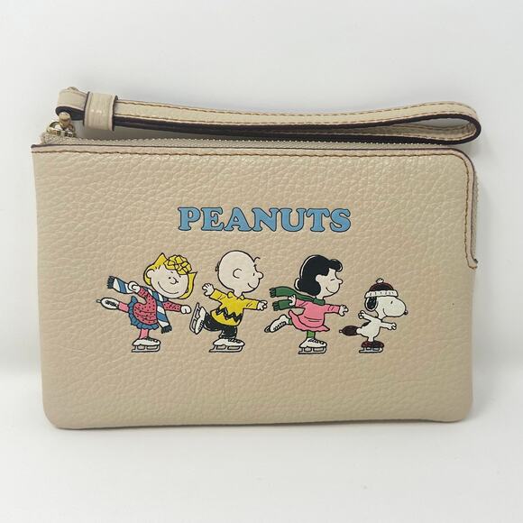 Coach X Peanuts Corner Zip Wristlet With Snoopy & Friends Motif Ivory CF213 - Picture 1 of 6